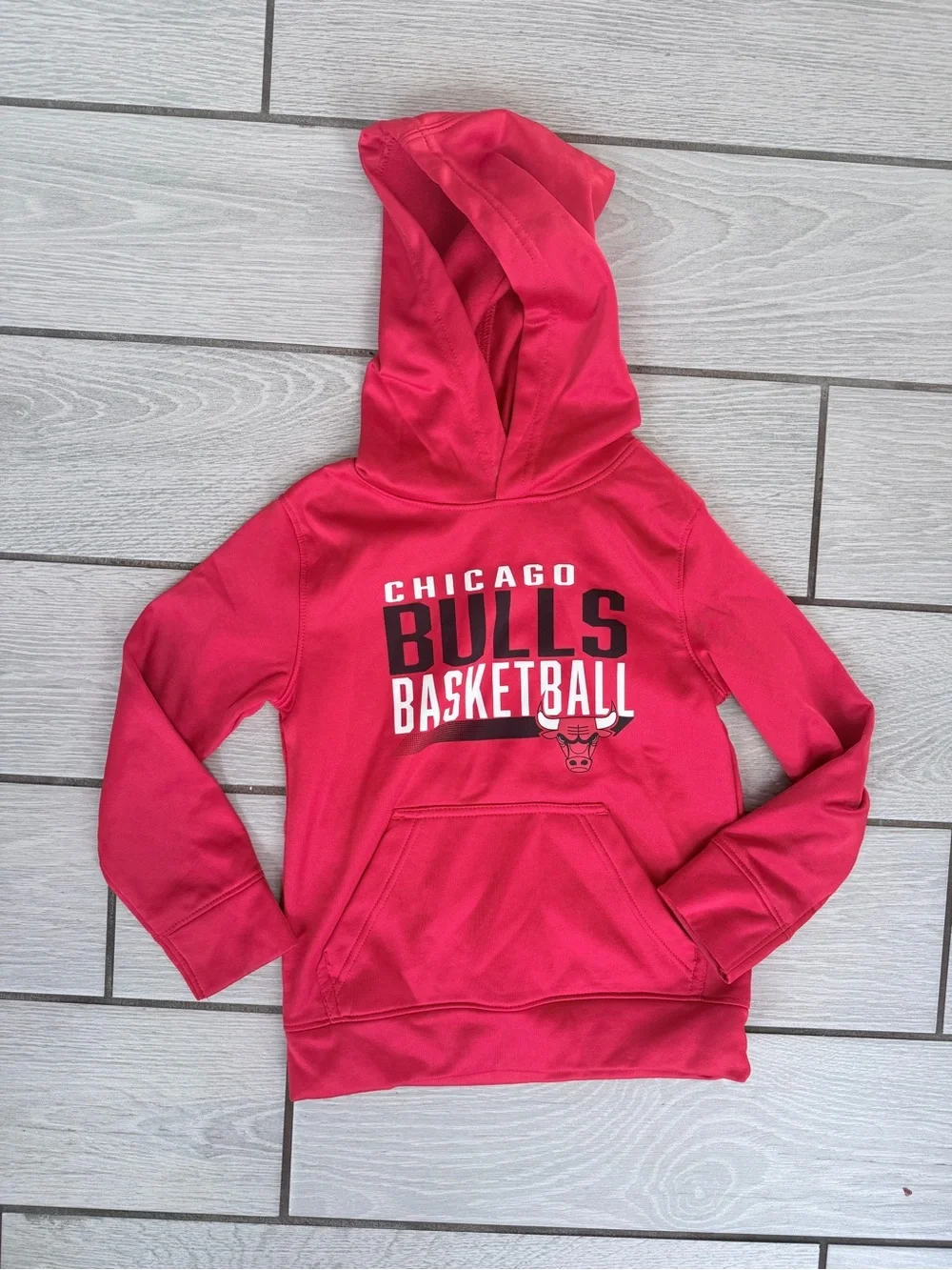 NBA Kids Red Chicago Bulls Pullover Hoodie-XS